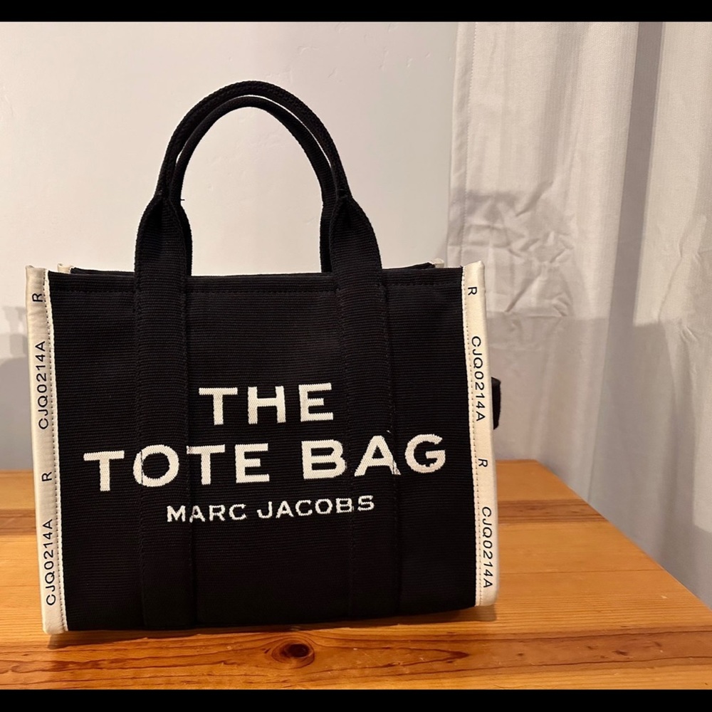 Medium tote bag. Never used. 
13in L x 6in D x 11in H